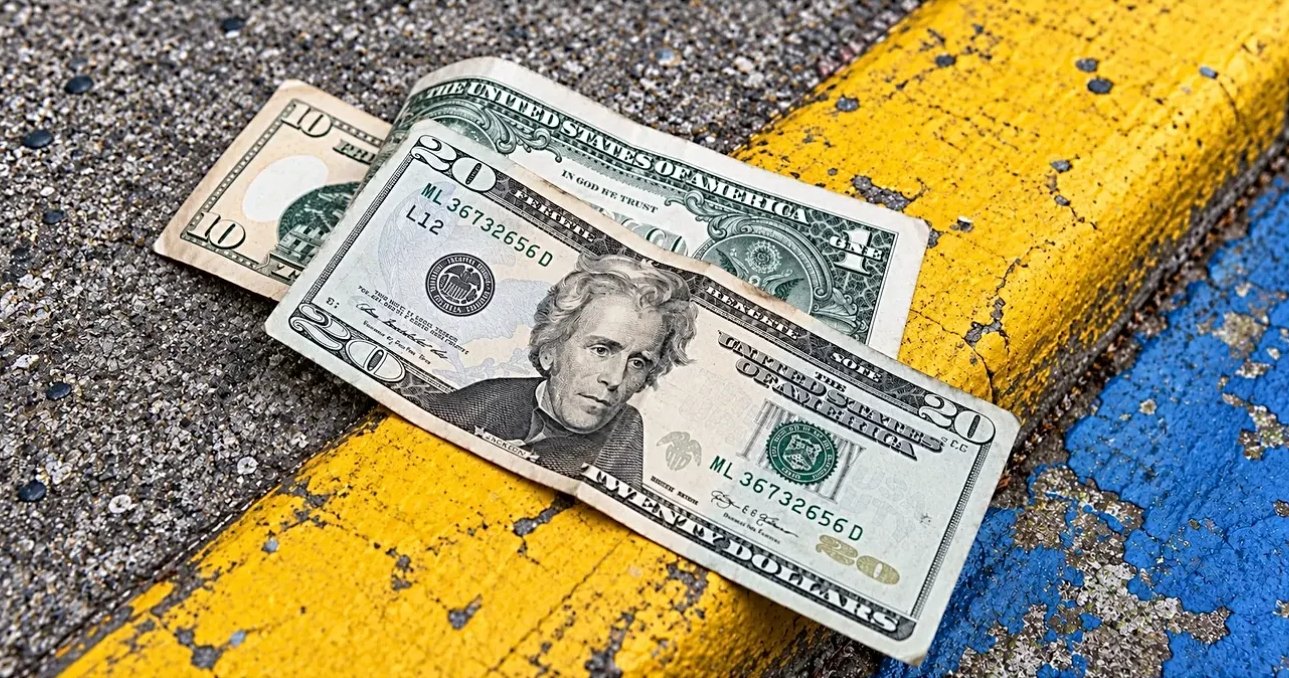 If You're Collecting Under $3,950 in SS a Month, You're Eligible for These 10 Benefits